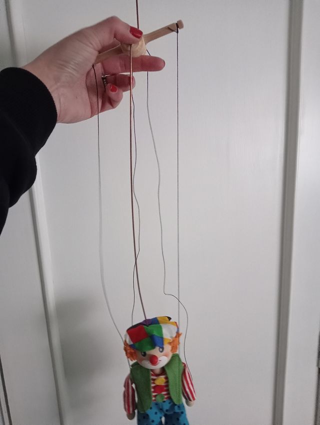 Marioneta artesanal de payaso