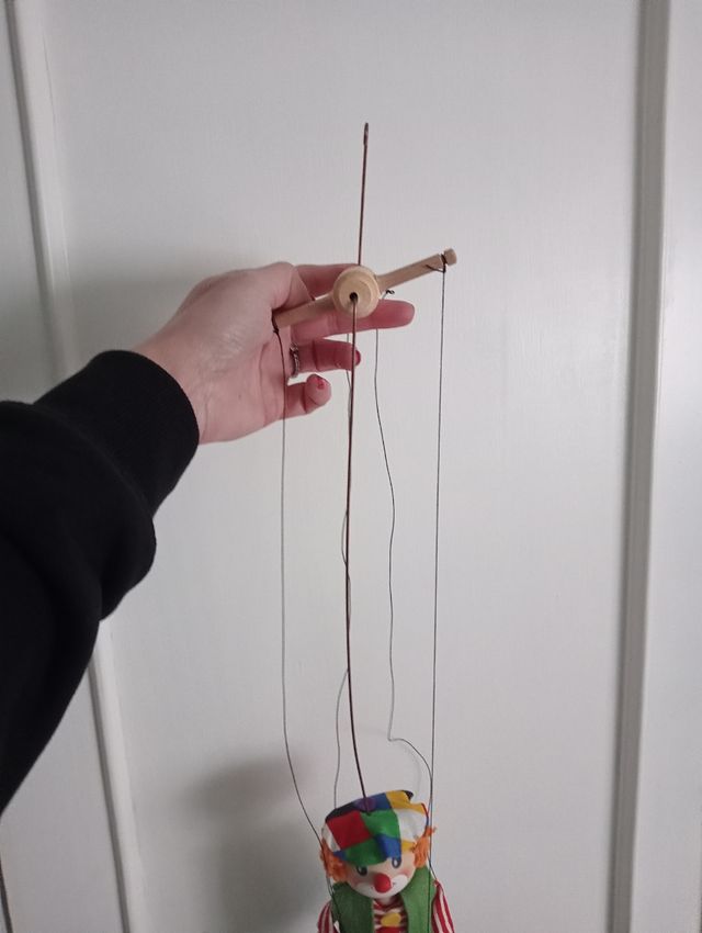 Marioneta artesanal de payaso