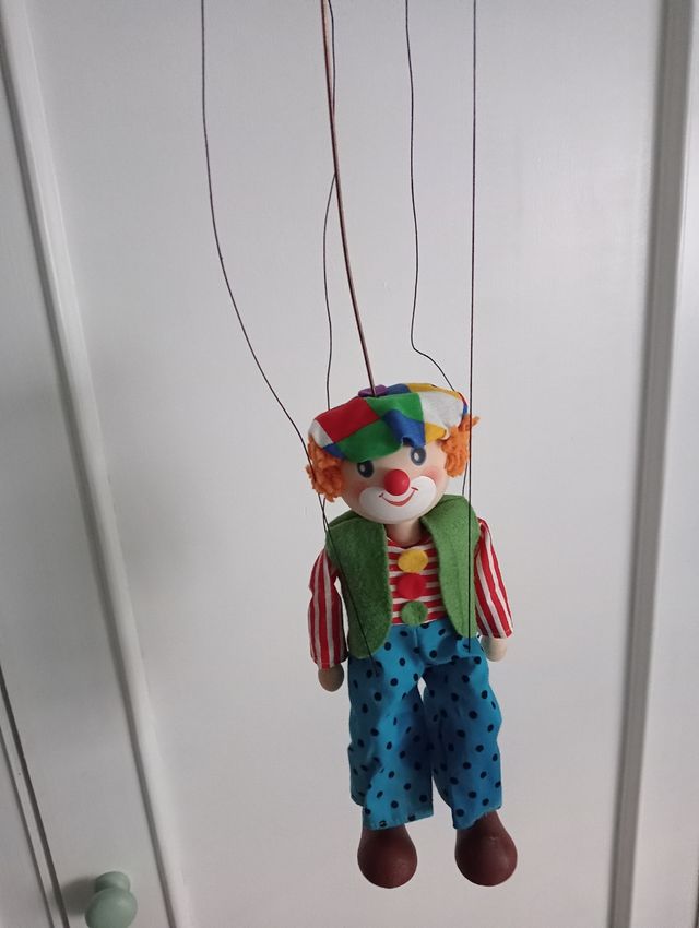 Marioneta artesanal de payaso