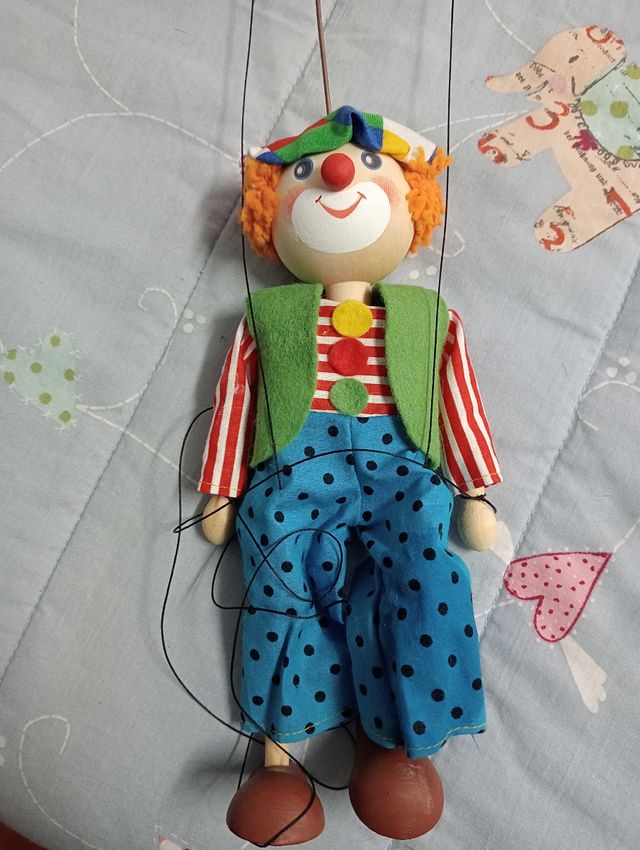 Marioneta artesanal de payaso