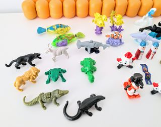 35 MUÑECOS KINDER Colección El Espacio, Pitufos...