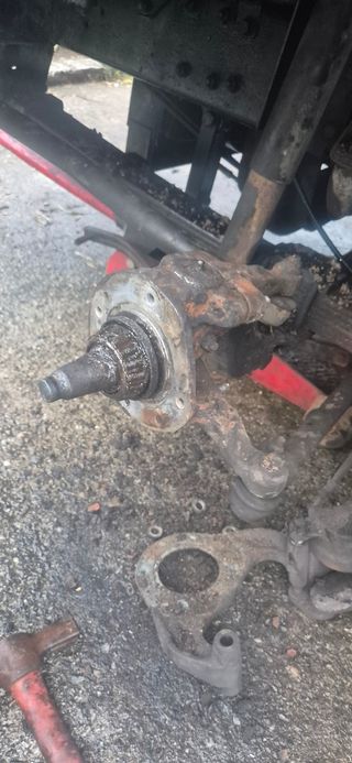 Eje nissan trade