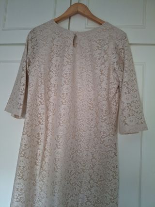 Vestido encaje beis