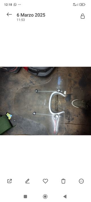 Parabrisas Piaggio moderna con anclajes