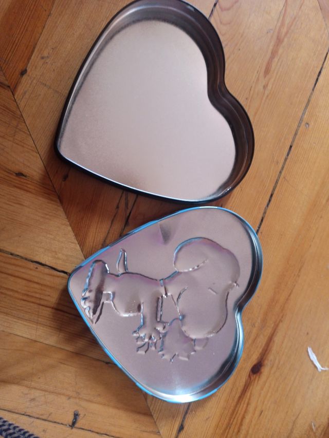 Caja metálica snoopy