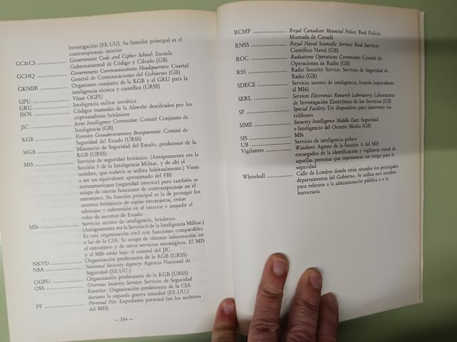 CAZADOR DE ESPIAS. CONFESION AUTOBIOGRAFICA DE UN JEFE DEL SERVICIO DE INTELIGENCIA.