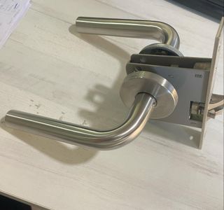 PUERTAS DE MADERA CON CRISTAL 30€