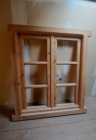Ventana de madera nueva