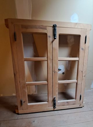 Ventana de madera nueva