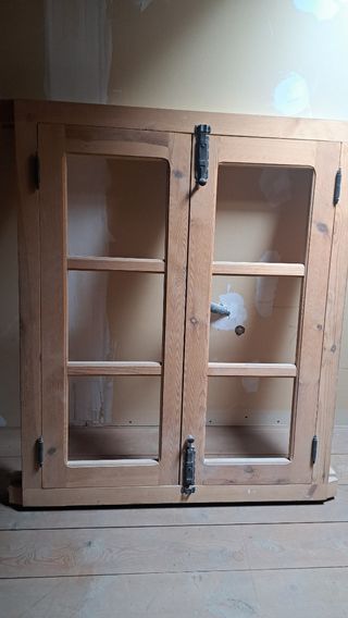 Ventana de madera nueva