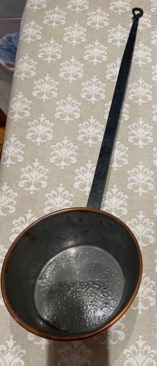 Recipiente antiguo de cobre