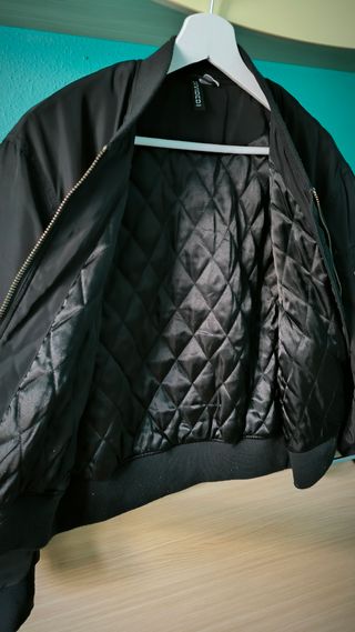 Cazadora bomber acolchada negra 