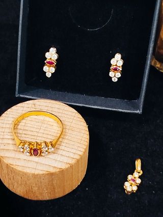 Pendientes oro 18k y rubí 