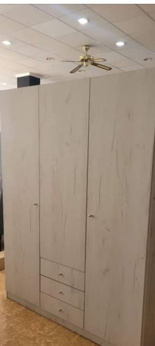 Armario tres puertas