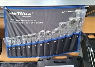 Juego de llaves de carraca articuladas de 8 a 22m.