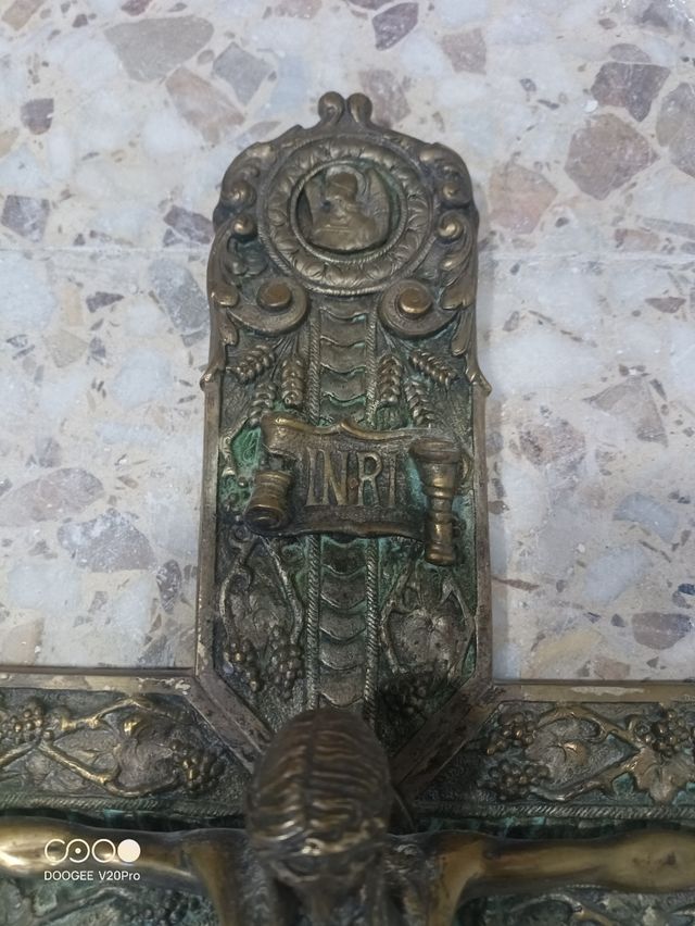 Crucifijo antiguo grande