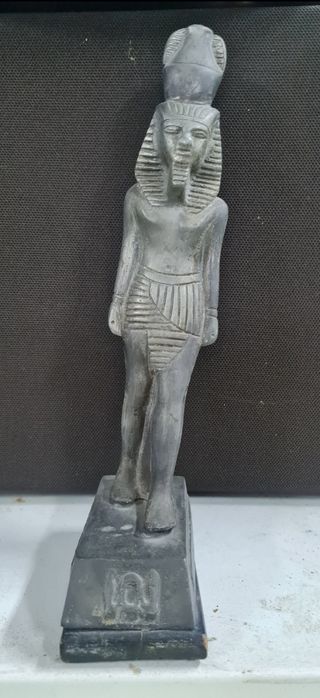 Statua faraonica in bronzo