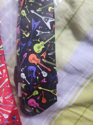 Guitarra corbata para músico nueva Vea!