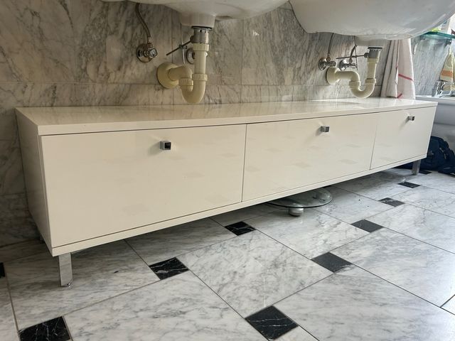 Mobile da bagno basso marca Antonio Lupi