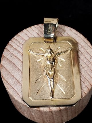 Colgante placa de 18k relieve cristo