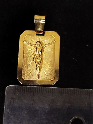 Colgante placa de 18k relieve cristo