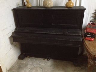 Piano pared antiguo P. Izabal