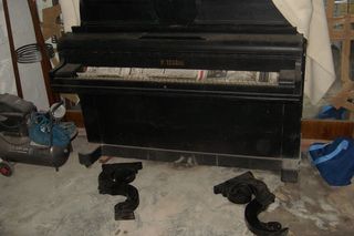 Piano pared antiguo P. Izabal