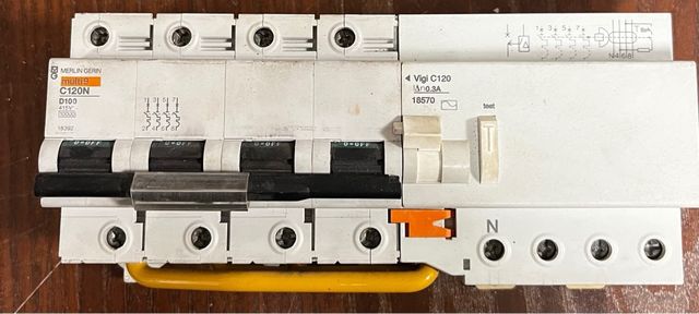 Blocco magnetotermico e differenziale