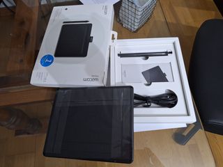 Tableta Wacom Intuos para dibujo sin estrenar.