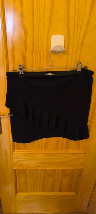 Falda negra volantes