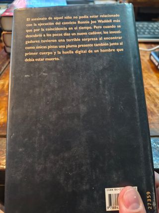 Novela negra, tapa dura