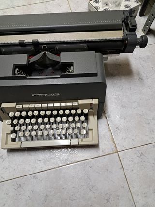 MAQUINA ESCRBIR OLIVETTI