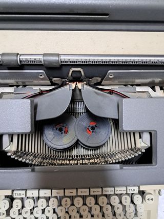 MAQUINA ESCRBIR OLIVETTI