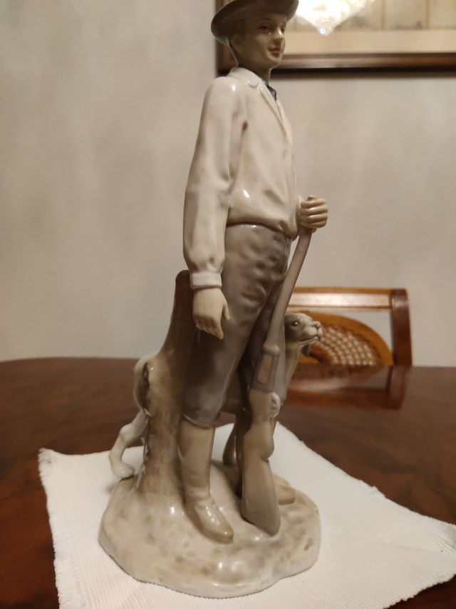 Figura in porcellana Hunter