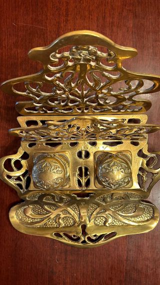 ESCRIBANÍA ANTIGUA DE BRONCE DORADO