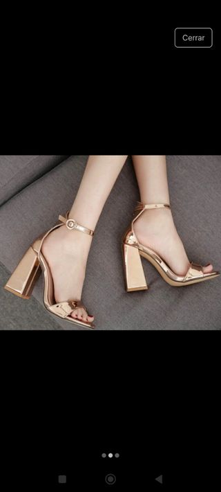 Sandalias doradas 
