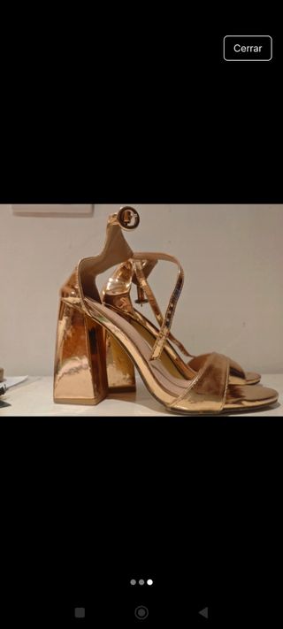 Sandalias doradas 
