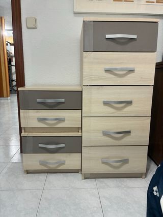 Comoda  d 5 cajones y dos mesillas