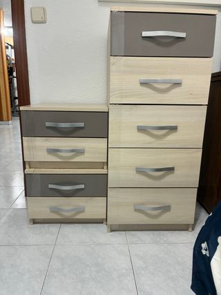 Comoda  d 5 cajones y dos mesillas