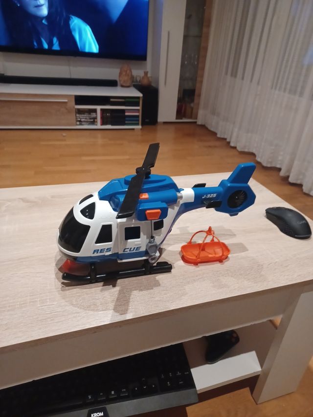 Helicoptero salvamento J-325