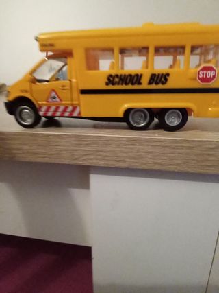Juguete de un autobús escolar