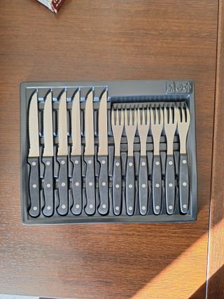 Cubiertos, Cuchillos y tenedores para carne