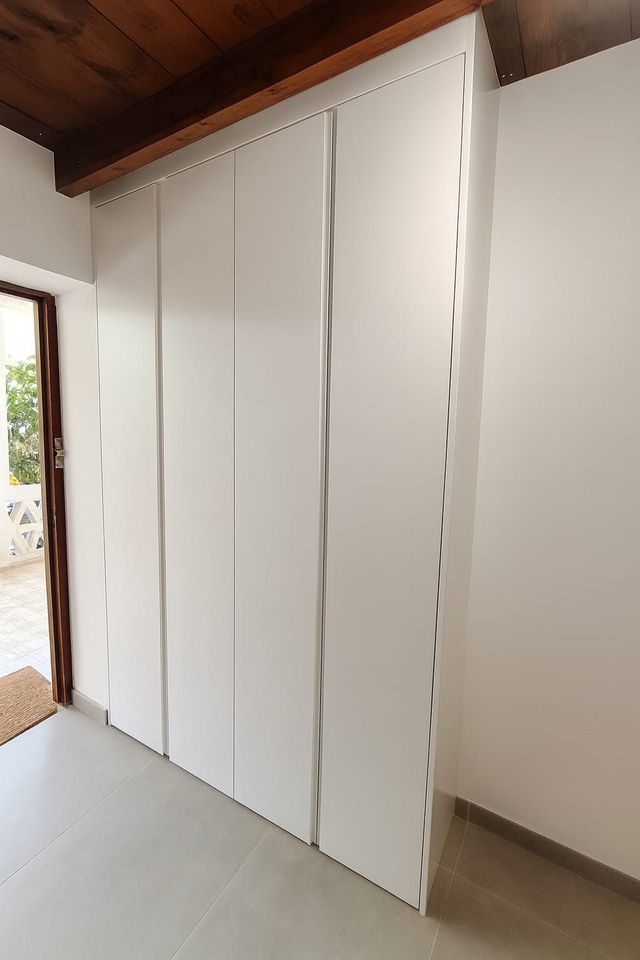 ARMARIOS A MEDIDA Y CARPINTERÍA · VALENCIA