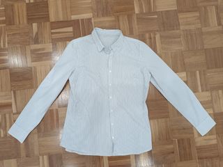 Camisa mujer Zara. Blanca a rayas azules