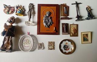 Lotto di 15 articoli decorativi religiosi vintage