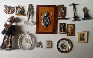 Lotto di 15 articoli decorativi religiosi vintage