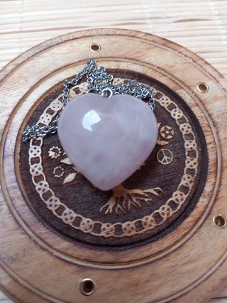 Colgante de corazon de cuarzo rosa