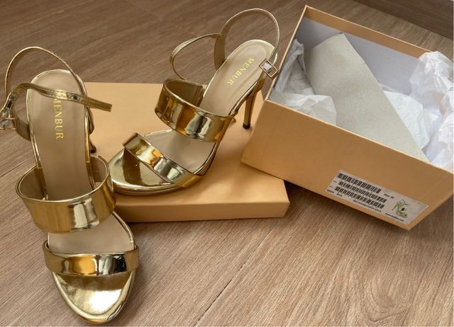 Zapatos tiras dorados