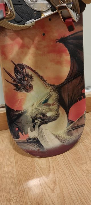 Snowboard con fijaciones