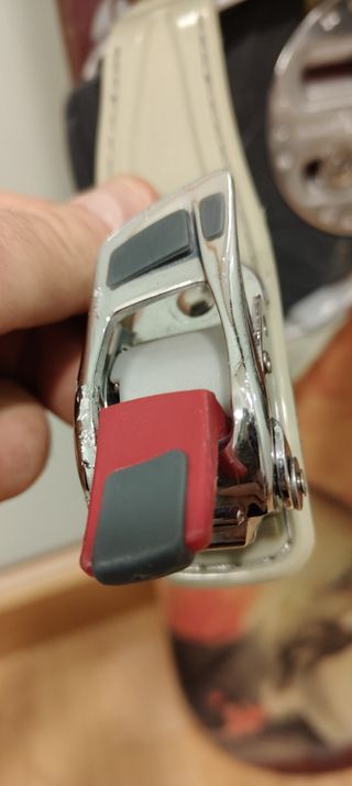 Snowboard con fijaciones